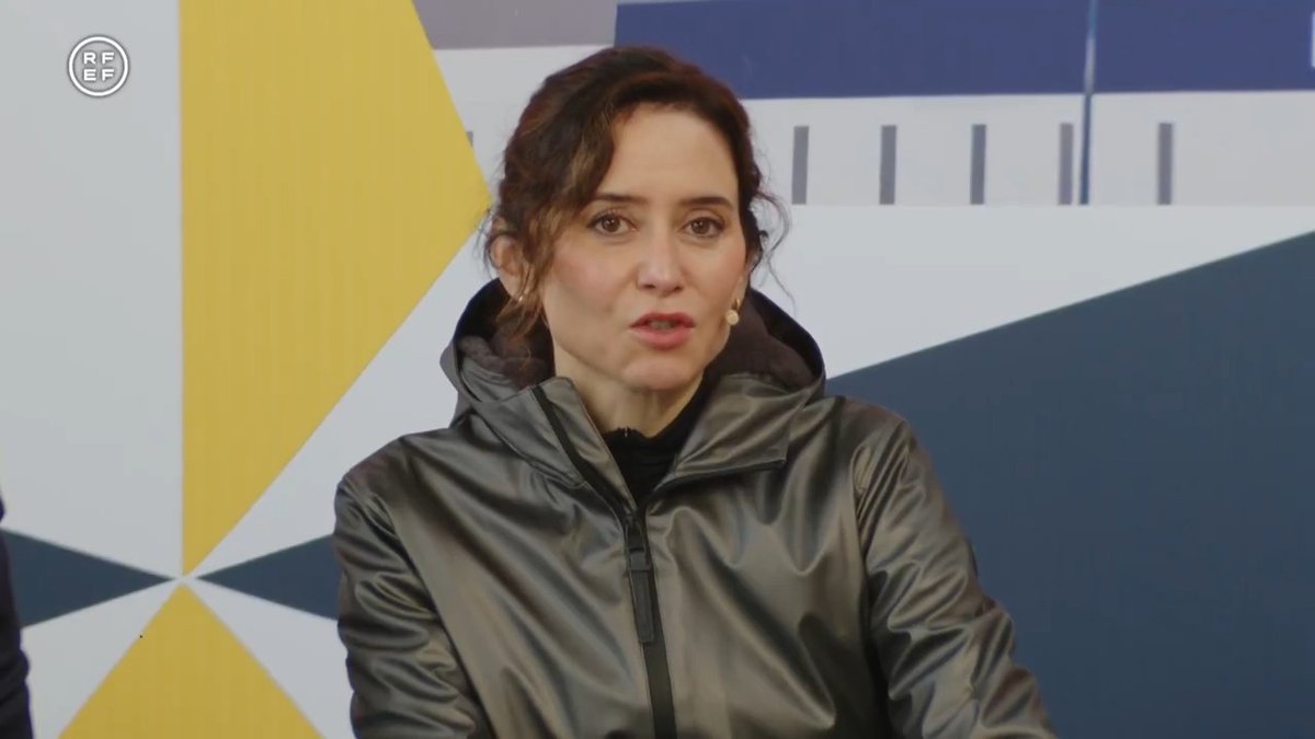 🎙️ "El deporte femenino está siendo un auténtico tsunami. Queremos que el deporte en Madrid llegue a todos y a todo el mundo". ➡️ "Esta Selección Española Femenina de Fútbol es un ejemplo para niños y niñas". 🗣️ Isabel Isabel Díaz Ayuso, presidenta de la Comunidad de Madrid. #UWNL | #JugarLucharYGanar
