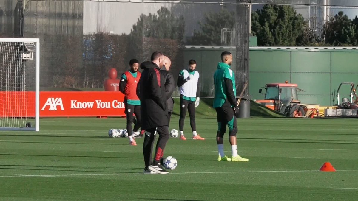 🗣️ "They need to start finding momentum" Vinny O'Connor reports from Liverpool's training session ahead of their Champions League match with PSV.