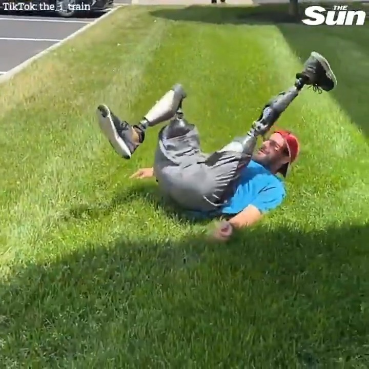 Man who lost both legs after a subway train hit him learns how to walk again 👏