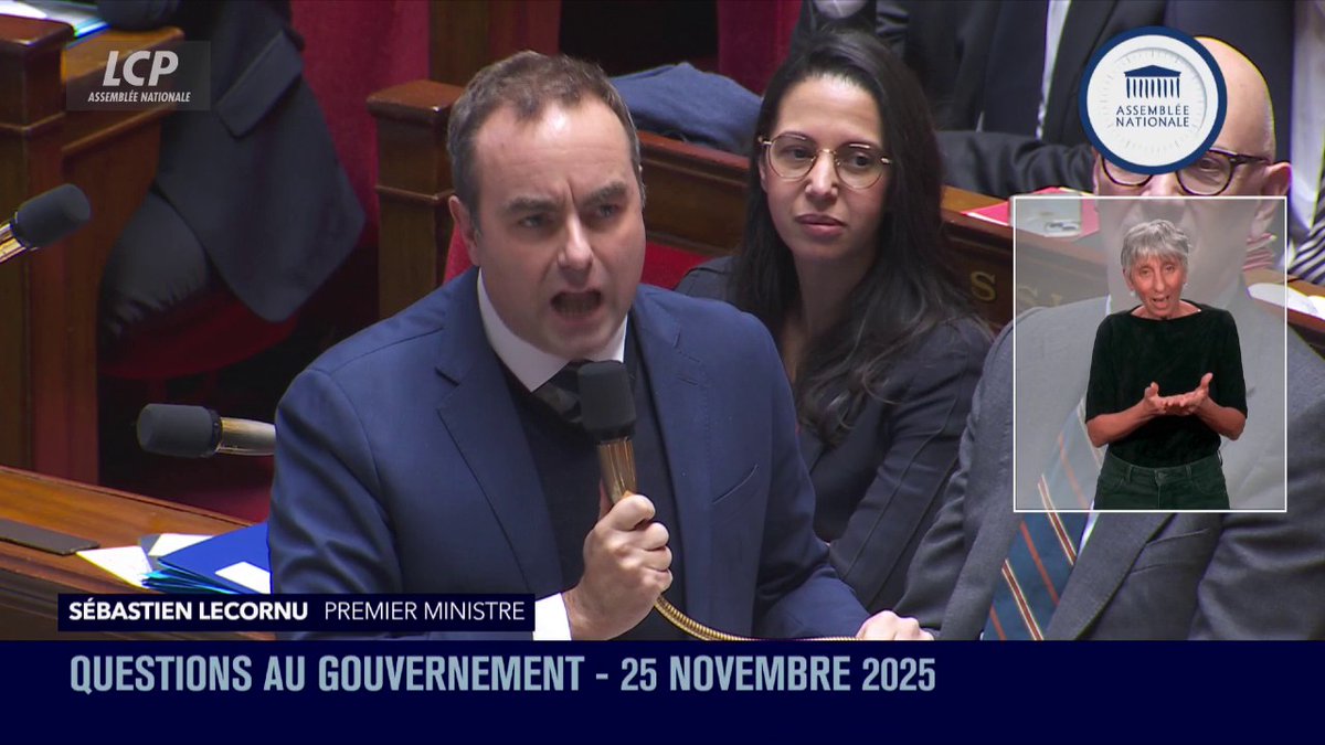Budget : Sébastien Lecornu lit un courrier d'Eric Ciotti, dans lequel il revendique comme "ligne rouge" le fait de n'avoir "aucune augmentation des prélèvements obligatoires". "N'hésitez pas à en parler en intergroupe avec le groupe du RN", lance le Premier ministre. #DirectAN #QAG