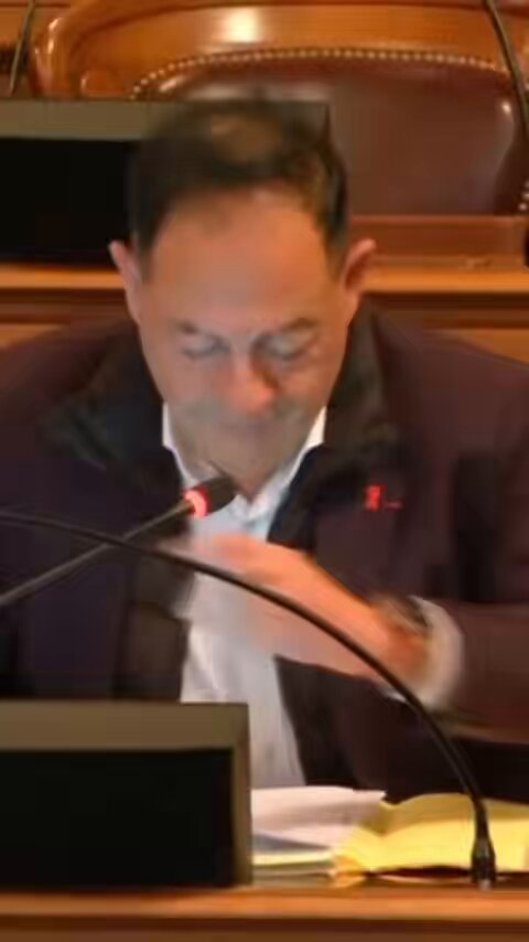 Un Centre d’archives LGBTQIA+ à Paris, enfin ! La Ville de Paris attribue 300 000 € au Collectif Archives LGBTQI+ pour finaliser le futur centre d’archives au 149 rue de l’Ourcq. Un investissement qui vient s’ajouter aux 50 000 € de subvention de fonctionnement pour l’année 2025. Après 30 années d’attente et de défis techniques, le bail est signé, les espaces seront aménagés et sécurisés pour accueillir chercheur·es, grand public et communautés. Un lieu unique en France pour préserver, transmettre et rendre visibles les mémoires LGBTQIA+, lutter contre les discriminations et construire un avenir éclairé par l’histoire et la culture. Anne Hidalgo Patrick BLOCHE David Belliard