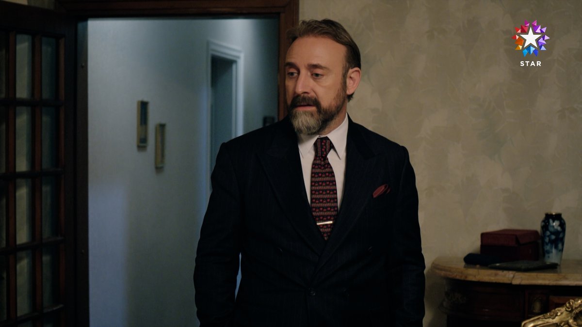 "Sizden bir ricam var, sakın Kenan’ın yeni adresini kimse bilmesin." #KralKaybederse yeni bölümüyle Star'da başladı! Kral Kaybederse 🔗