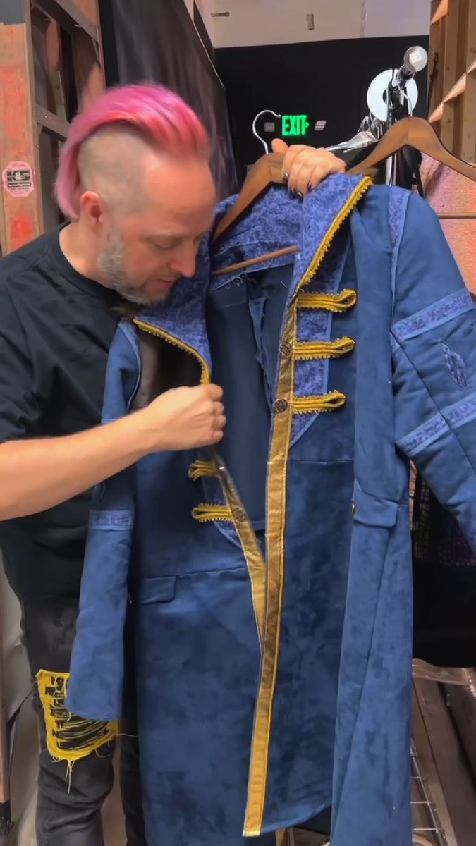RAINMENTS FIT FOR A DE ROLO 🧐🧥 Wrap up in the master of Whitestone’s very own traveling coat! Taliesin Jaffe’s ORIGINAL, on-screen (and signed) Percy de Rolo longcoat from the Campaign 1 Live Action Intro is up for bid during our 10 Year Anniversary Charity Auction this December 10th on eBay live! Join the stream to add this iconic piece of Exandrian history to your inventory and help us leave the world a better place as your purchases directly benefit the Critical Role Foundation! LEARN MORE ⬇️ WATCH THE CAMPAIGN 1 LIVE ACTION INTRO ⬇️