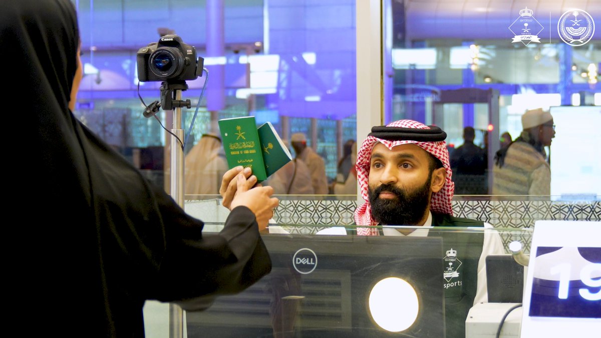 بعد تجديد جواز السفر السعودي يلزم فحص الجواز السابق وتفعيل الجديد، ويمكن ذلك من خلال مراجعة إحدى إدارات الجوازات أو فروعها أو المنافذ الدولية.