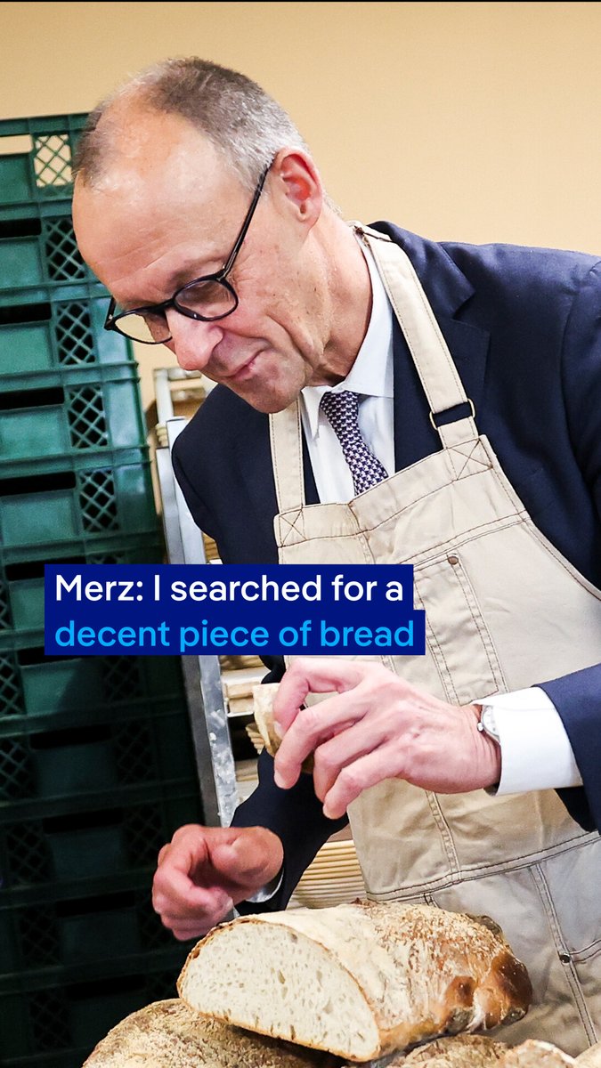 Find someone who looks at you the way Chancellor Friedrich Merz looks at German bread ... 😍🍞