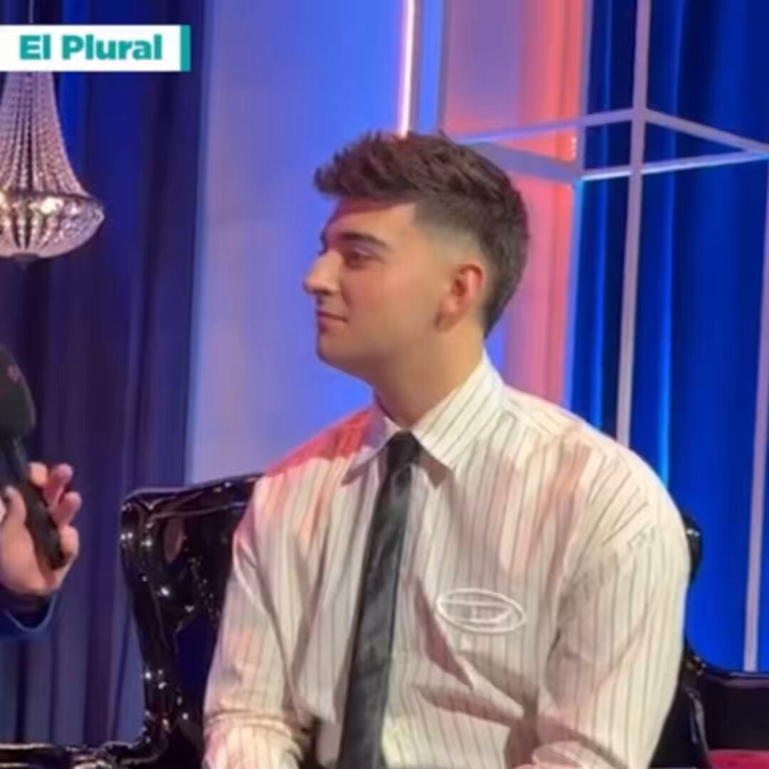 ains juanjo contando que al principio no iba a aceptar ser presentador, porque tenía que hacer un disco y tenía que hacer música :( pero luego se dio cuenta que al final era un programa de ópera, que lo habían llamado a él, que iba a conseguir más público para conseguir cumplir su sueño