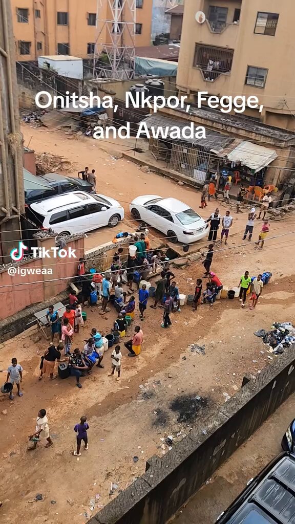 This is how it is in Onitsha, Nkpor, Federal and Awada.... Big houses no water!