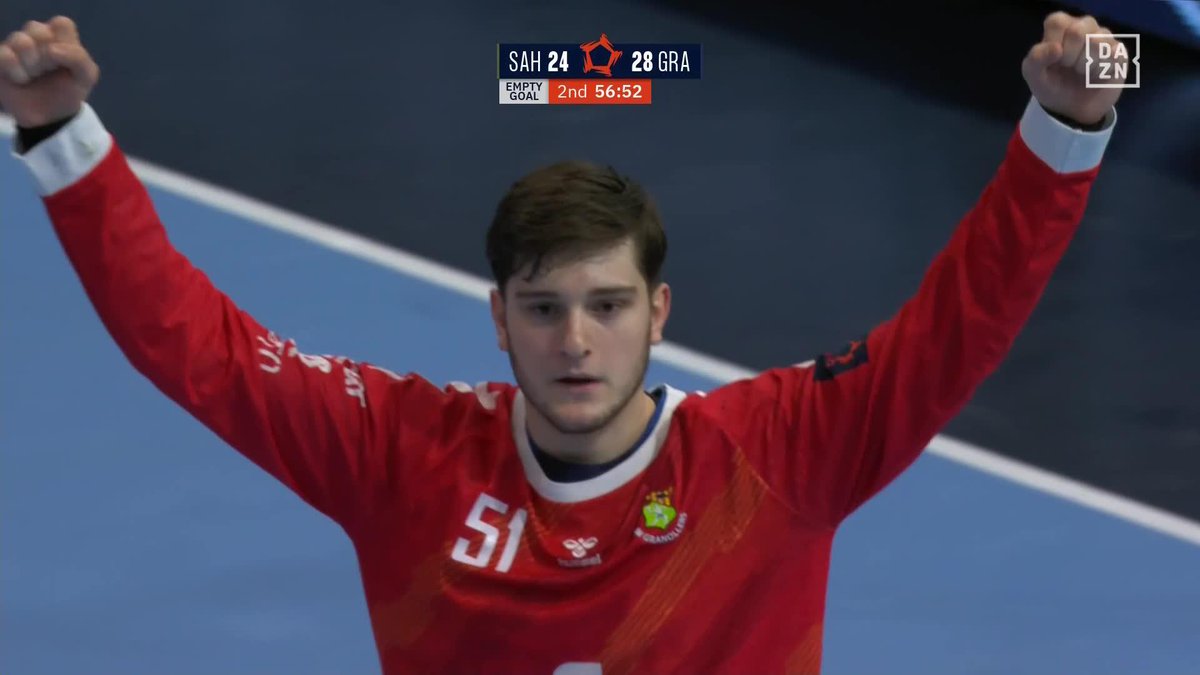 ¿Pero qué ha comido hoy Pau Panitti Martínez? 😱 EXHIBICIÓN ANTOLÓGICA del portero del BM Granollers para conquistar la pista del SAH-Aarhus 🔥🔐 #BalonmanoDAZN 🤾🏻‍♂️