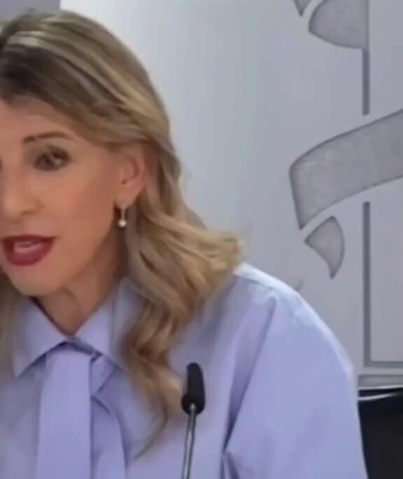 En el video de la izquierda, Yolanda En el video de la derecha, la traducción