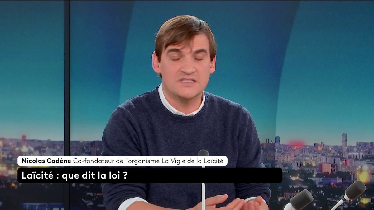 🔴 🗣️ "Vous offrez des arguments supplémentaires aux islamistes" : Nicolas Cadène 🌍, co-fondateur de La Vigie de la Laïcité, répond à Emmanuelle Brisson, membre des LR. Son groupe politique veut interdire le port du voile aux moins de 16 ans. Loïc de La Mornais #SurLeTerrain #Canal16