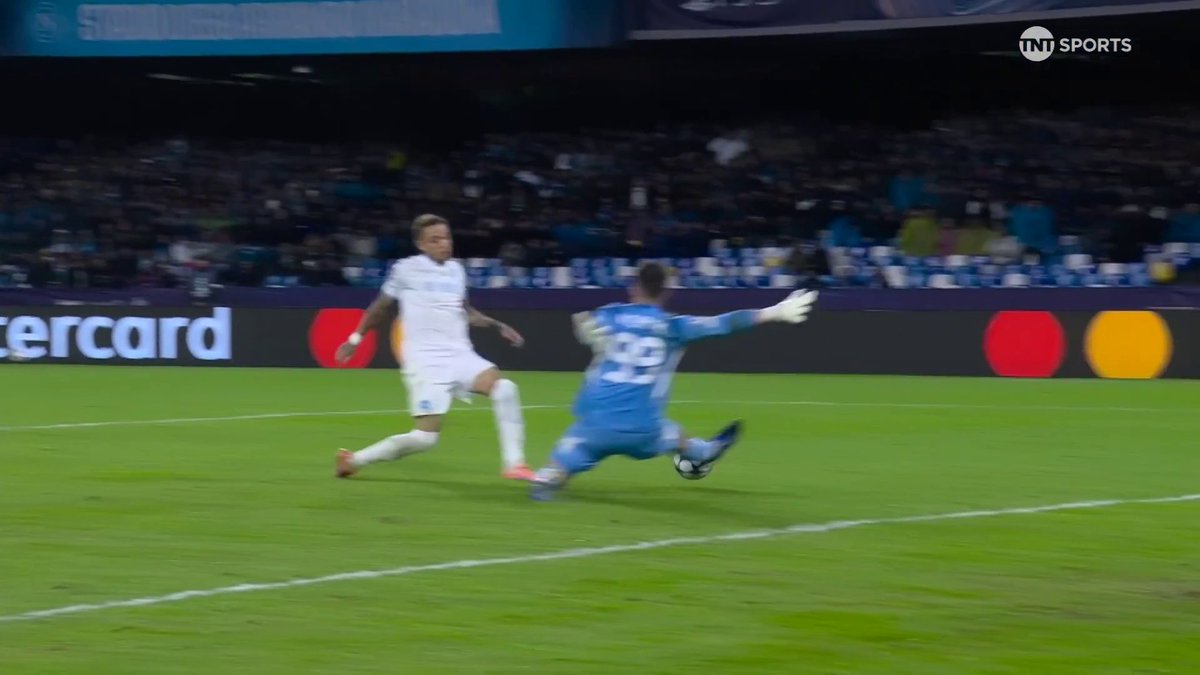 Guess who!? Scott McTominay delivers AGAIN and puts Napoli ahead against high-flying Qarabag 🏴