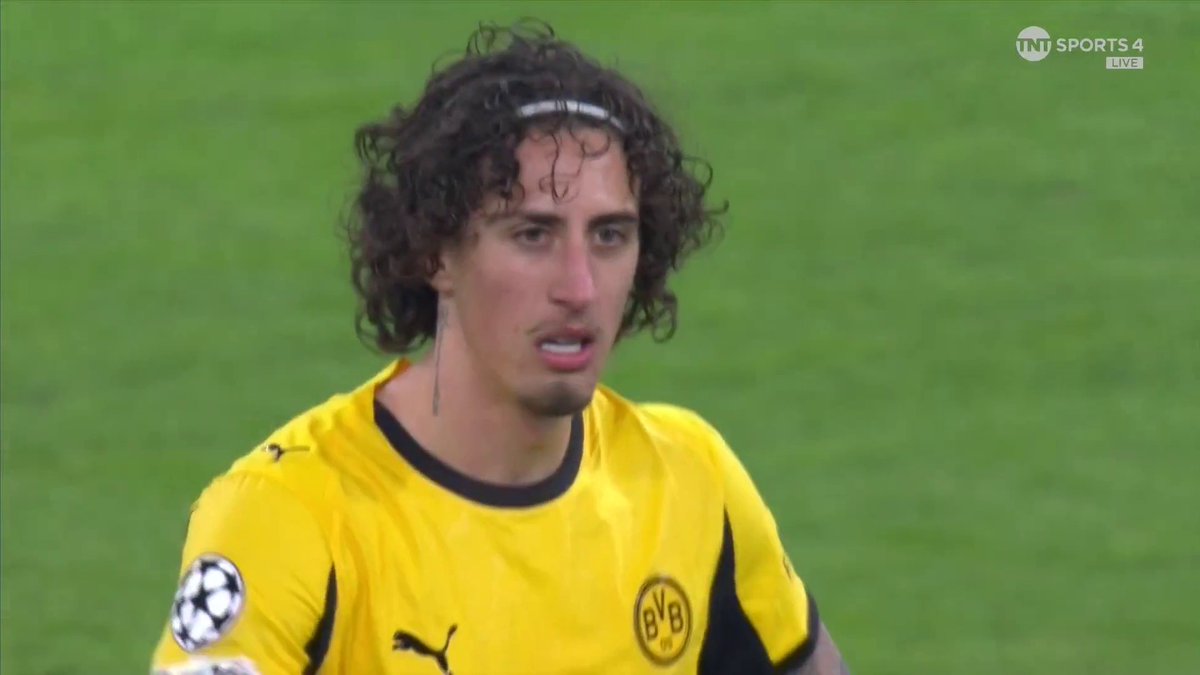 Borussia Dortmund miss a SECOND penalty against Villarreal! This time it's Fabio Silva to fail from the spot ❌