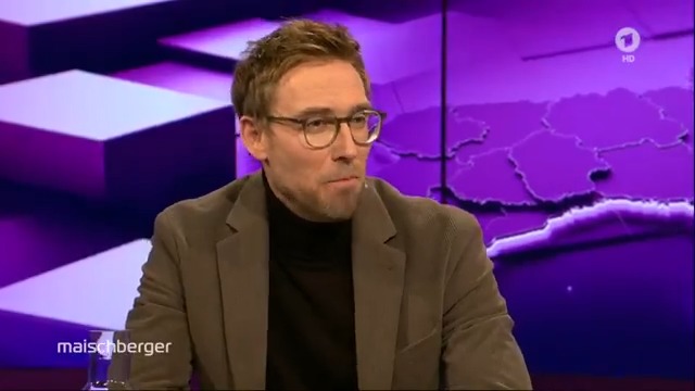 Die Kritik am ehemaligen #SPD-Fraktionsvorsitzenden #Mützenich wegen seiner #Ukraine-Position sei damals „überzogen“ gewesen, sagt Veit Medick (Veit Medick, @Sternde). Allerdings könne man das nicht mit heute vergleichen, da nun „die Lage der Ukraine schwieriger“ sei. #maischberger