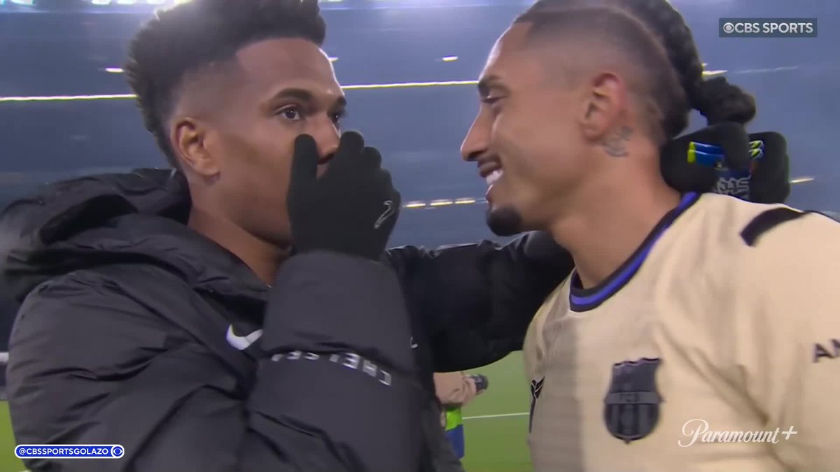 Estêvão and Raphinha share a moment at the FT whistle ♥️🇧🇷