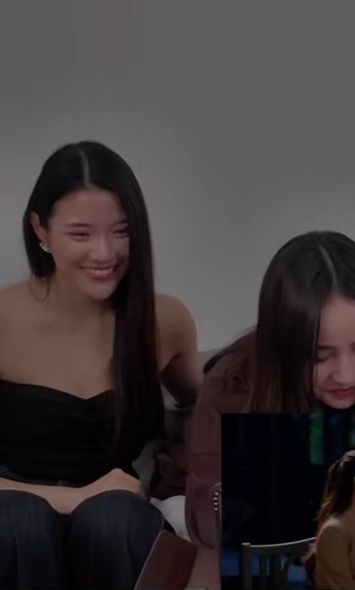 Ela colocando duas vezes dentro da boca Depois oferecendo pra outra… Kkkkkkkkkkkkkkkkkkkkkkkkkkkkkkkkkkkkkkkk
