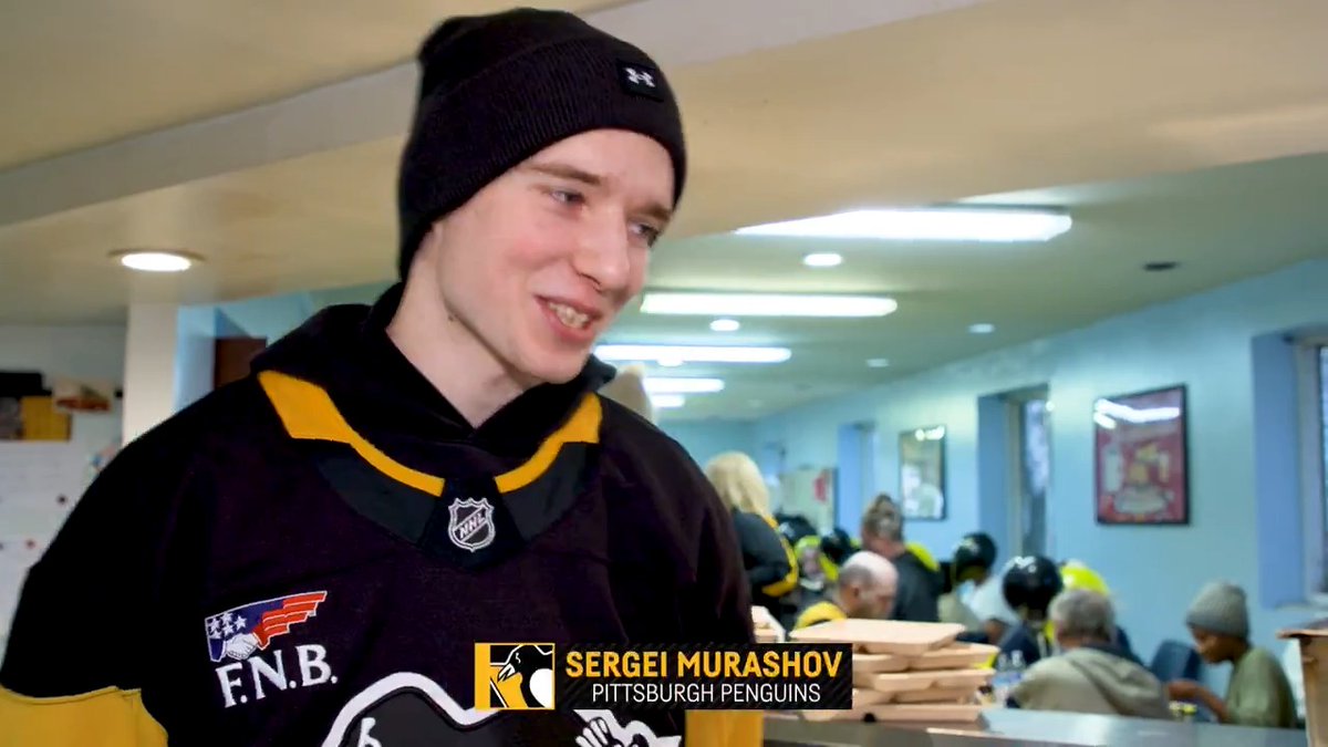 Earlier today, Blake Lizotte, Tommy Novak, and Sergei Murashov served up a Thanksgiving meal at Rainbow Kitchen. Murashov: "It's nice to see people smiling. When you can help people, it is always beneficial for your heart. It's nice to be kind, and to see kind people." 🥹