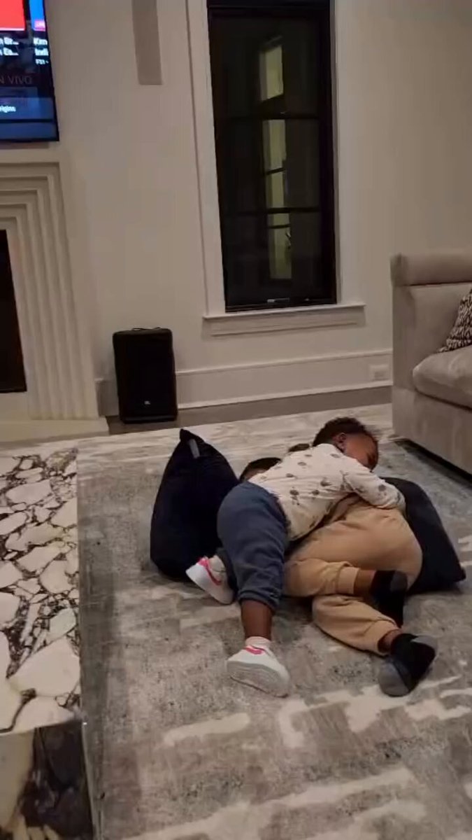 Cardi B’s kids Blossom and Wave wrestling via Instagram stories. 😭❤️