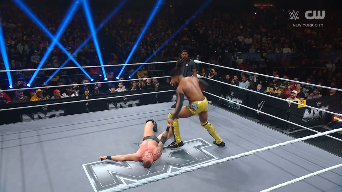 The crowd is loving it! 👏 Trick Williams and Myles Borne | THE KID are putting EVERYTHING on the line for a spot at NXT Deadline!