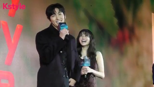 何回もアイコンタクトを試みて、最後に成功してめっちゃ笑ってる今田美桜ちゃんが地球が割れるぐらい可愛いのだが。