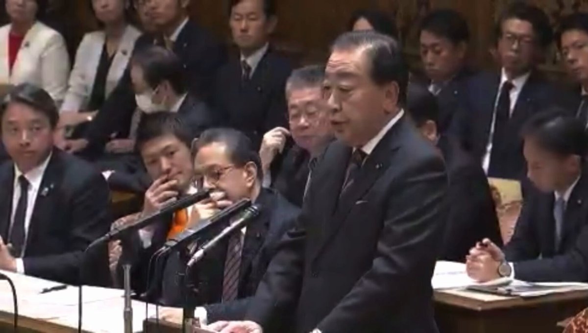 党首討論 野田「企業団体献金の受取先に政党支部がなり実態把握はどうなっていていつ迄に結果をだすのか聞いたが答えなかった。実態把握できない政党支部が献金を受取るべきではない」 高市「御党に示す約束ではない。そんな事より定数削減をやりましょう」 そんな事？ コイツ話しをすり替えやがった