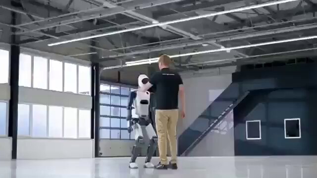 🇩🇪 - Germany is BACK! Agile Robots launched Agile One, a Humanoid Robot that is designed for industry. It can handle many tasks autonomously. It learns quickly by doing the tasks, weighs 69kg, and is powered by their own AI foundation models! Europe will win 🇪🇺