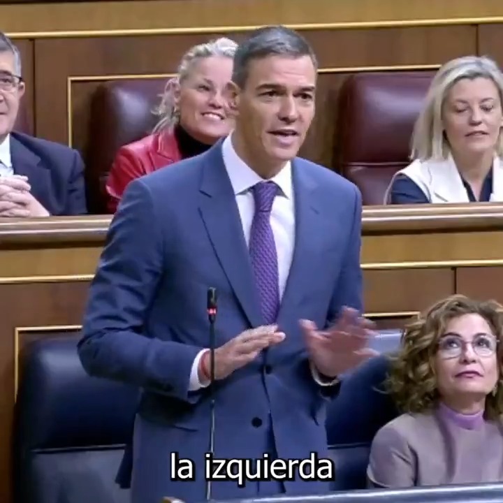 La izquierda no pide ni permiso ni perdón para gobernar. Ahí están los resultados de la gestión de este Gobierno: 22 millones de personas ocupadas, creciendo lo que no crece otra economía en Europa y reduciendo el déficit y la deuda pública.