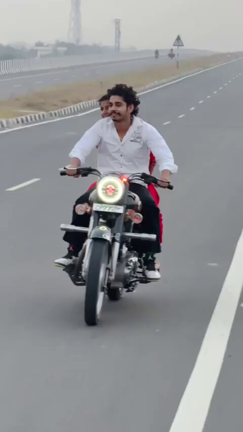 इतना कुछ करने के बाद ये बड़े आदमी बने हैं थोड़ा सा बैलेंस बिगड़ जाता तो और भी बड़े आदमी बन जाते