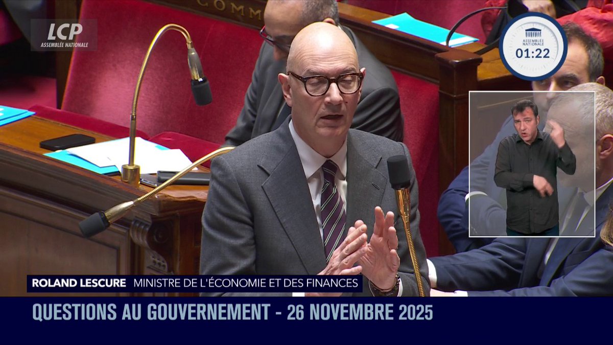 "La première voiture électrique vendue en France, c'est aujourd'hui une Renault 5 faite à Douai. Vous devriez vous en féliciter", plaide Roland Lescure. "On a mis en place une politique industrielle loin de la naïveté, qui vise à développer, à investir." #DirectAN #QAG