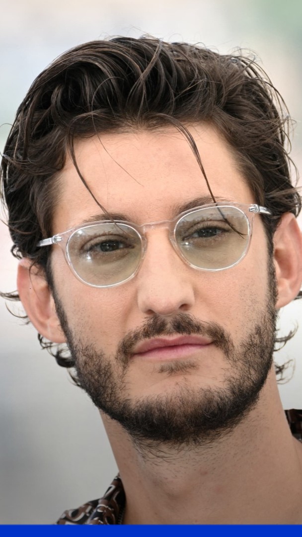 En tournage à Paris, Pierre Niney rend une visite surprise à ses voisines