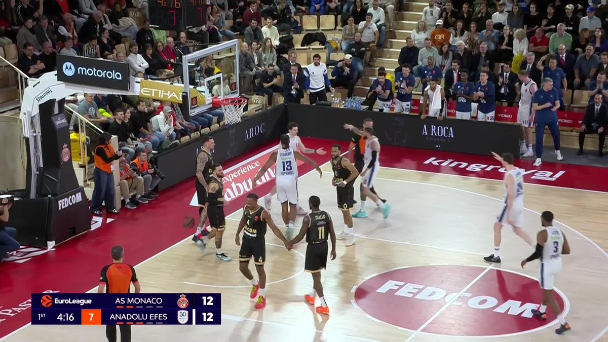 😍 Şehmus Hazer, Mike James'i nefis bir Eurostep'le avlıyor!