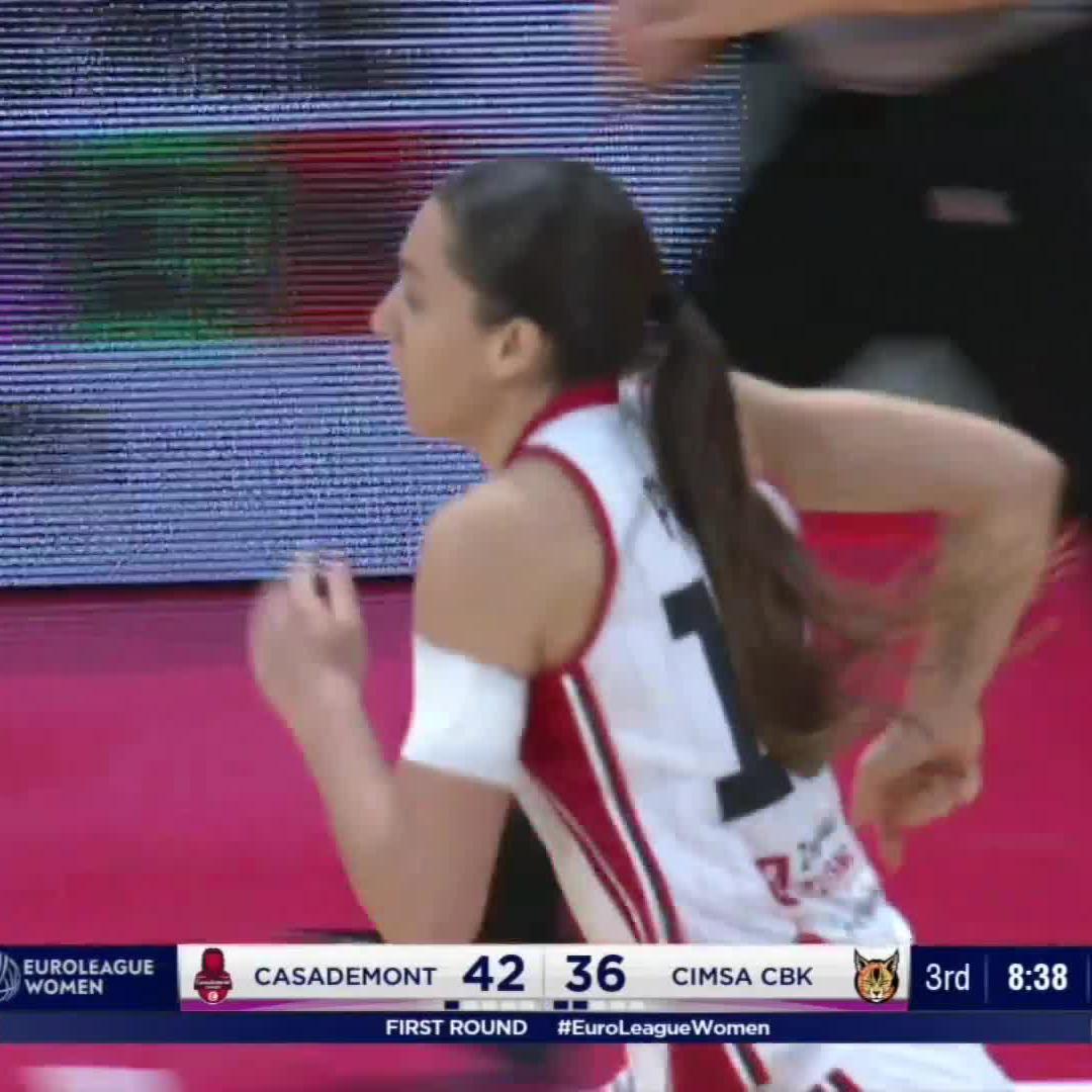 ¡QUÉ PARCIAL DE Casademont Zaragoza! 🦁 Desde esta delicia de pase de Mariona Ortiz, el conjunto aragonés acumula un 15-0 contra CBK Mersin. El equipo de Carlos Cantero se pone +19.