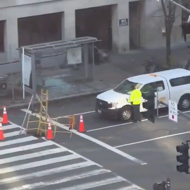 ❗️ [ 🇺🇸 ÉTATS-UNIS ] 🔸️ Deux membres de la Garde nationale ont été grièvement blessés par balle près de la Maison-Blanche, à Washington. Un suspect aurait été arrêté et la zone est actuellement bouclée, avec l’intervention du FBI, des US Marshals et de l’ATF.
