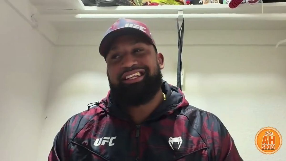 .Waldo Cortes vs. Derrick Lewis? Yes, please. GET IT SIGNED! ✍️ #HelwaniShow