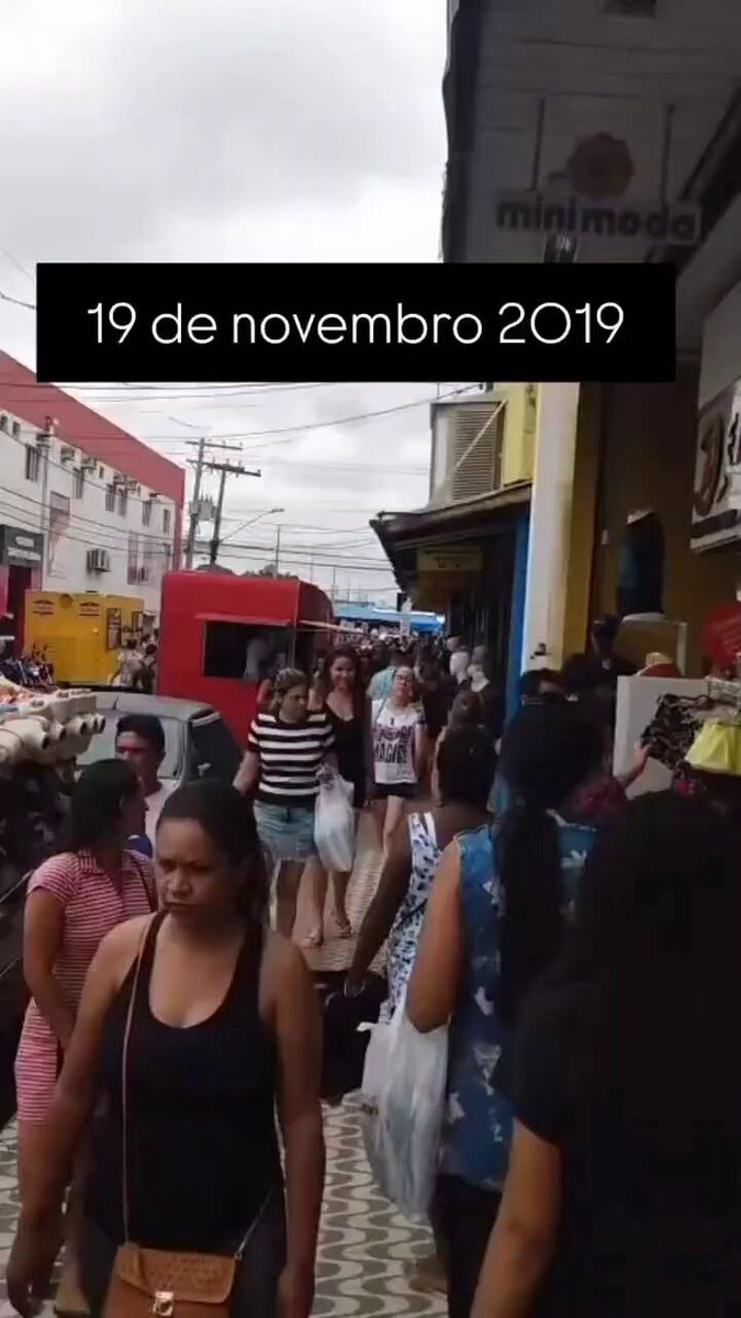 2019: ruas cheias. 2025: ruas vazias. O tempo muda, o cenário muda...