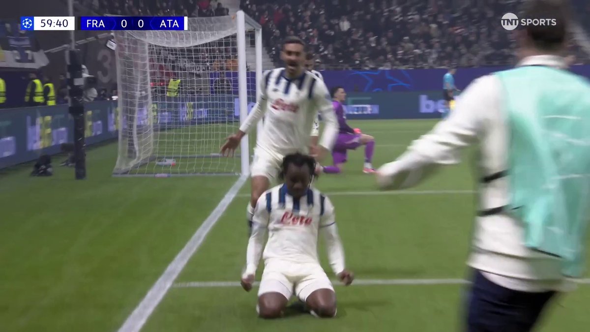 Ademola Lookman with a brilliant finish at the back-post to give Atalanta the lead against Frankfurt! TNT Sports & discovery+ UK