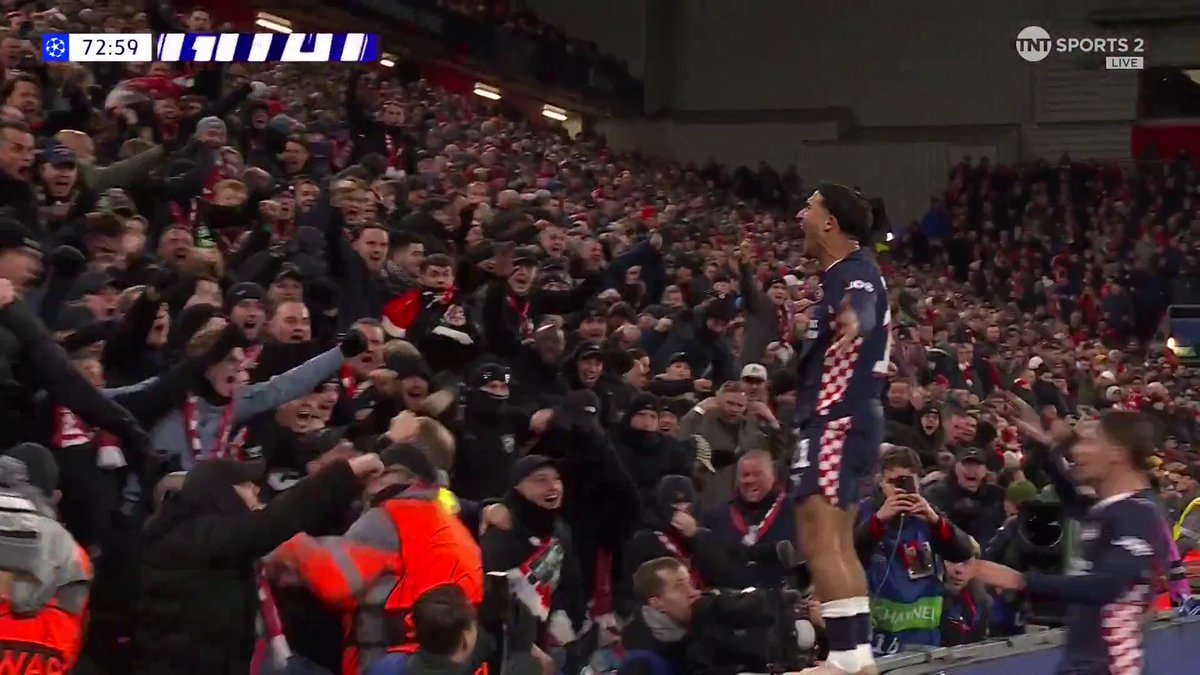 Driouech makes it 3-1 as PSV take control at Anfield ⚽ TNT Sports & discovery+ UK