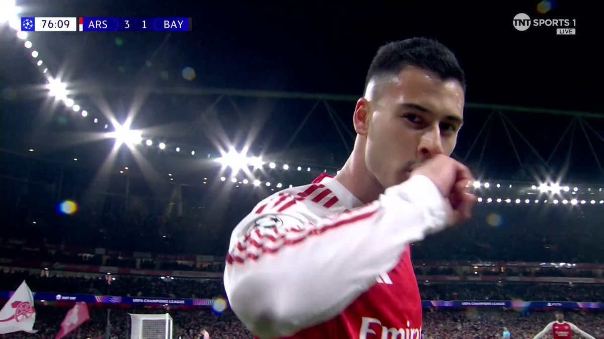 Manuel Neuer caught in no man's land ๐ซฃ Gabriel Martinelli makes it 3-1 Arsenal! TNT Sports & discovery+ UK