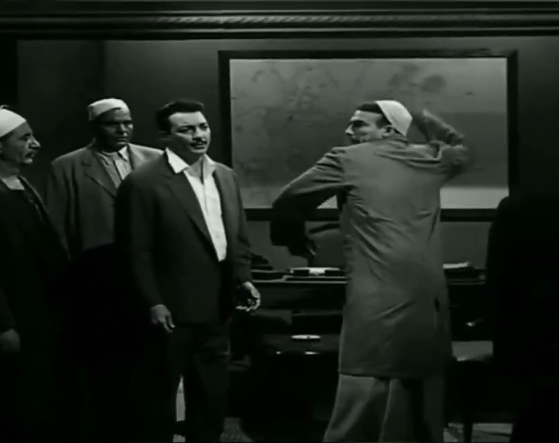 كل ماشوف المشهد ده معرفش ازاي رشدي أباظة وافق إنه ياكل قلم سخن زي ده