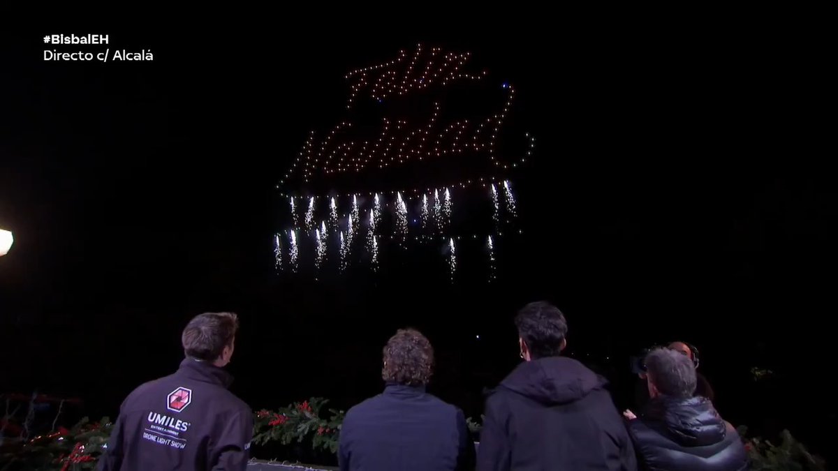 Inauguramos la Navidad con davidbisbal y una coreografía de 350 drones iluminando el cielo de Madrid #BisbalEH ¡Gracias a UMILES Group, Pirotecnia Peñarroja y Ximenez Group 💡 por la ayuda!