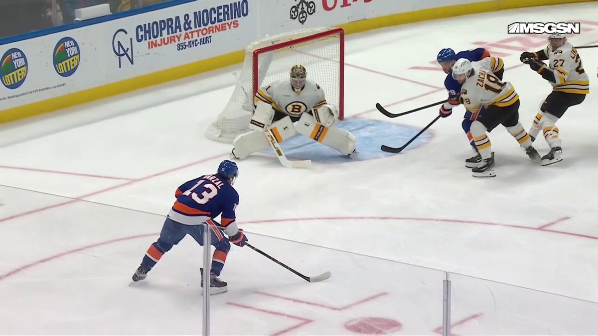 WHAT. A. GOAL. 🔥 Mat Barzal finishes off a gorgeous play on his bobblehead night!
