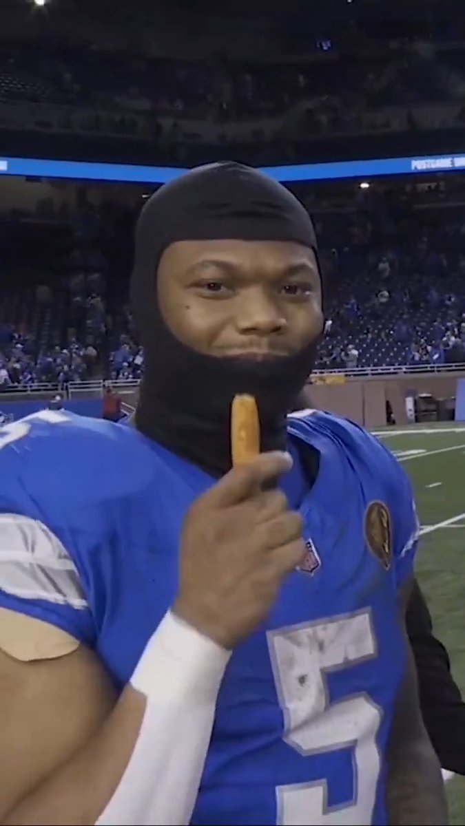 all he needed was the carrot 🥕 David Montgomery | Detroit Lions
