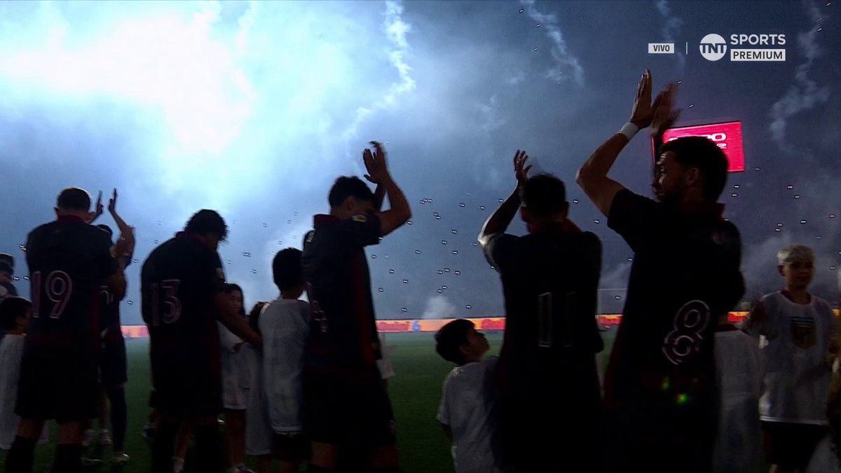 Recibimiento TOP 🔝 para Lanús campeón de la Copa Sudamericana 2025 Hay 1 millón de personas en La Fortaleza