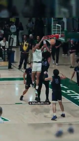 Mikey Williams &amp; Shaq's youngest son, Shaqir O'Neal, put on a show in a 48 point win last night! 😤😤