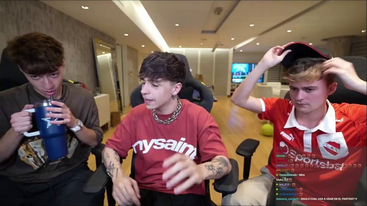mernuel: me voy por una coca moski: nononono mernuel: que no, quédense solos si a ustedes les gusta baulo: a vos te gusta quedarte solo con moski, a mi... AJSKAJSJAJ LAS MIRADAS