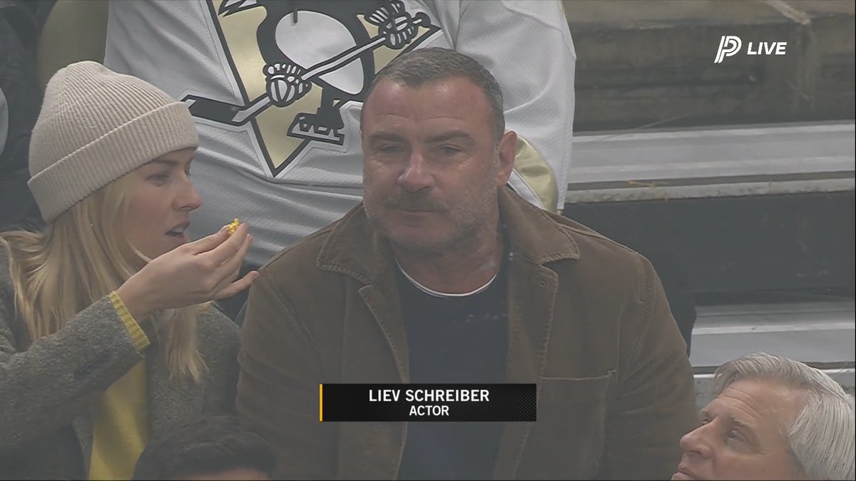 Some star power in the building tonight 🌟 🌟 👋 Liev Schreiber &amp; Christina Aguilera