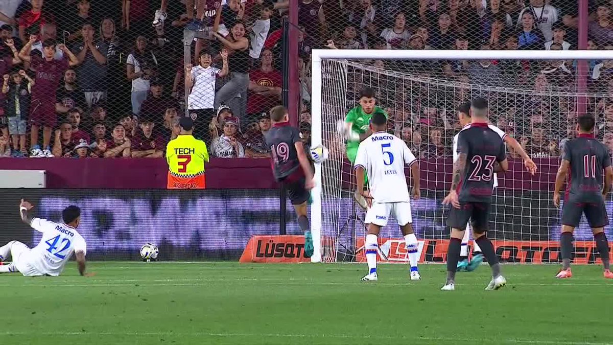 🤔 ¿Estuvo bien anulado? Rodrigo Castillo marcó el empate de Lanús ante Tigre, pero el VAR llamó y Rey Hilfer cobró una mano en la previa de la definición. #TorneoClausura 🇦🇷
