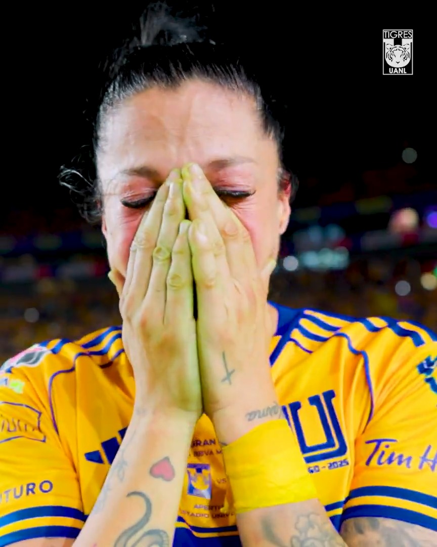 ¡Viviéndolo al máximo y con la emoción a tope, Jenni! ¡Somos Campeonas! 🏆💪