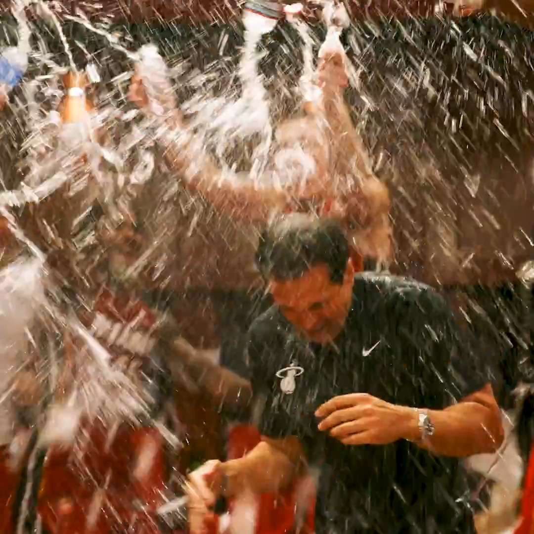 “For what? For what?” — Coach Spo didn’t realize the team was celebrating him reaching 800 wins. 🤣 (via Miami HEAT)