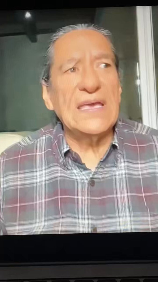 Qué habilidoso Julio Astillero para “salir bien librado” lo que hiciste por más de 1 hora y 15 mins se llama GASLIGHTING. Solo en estos 3 minutos lo que criticas de Adriana Buentello 🇵🇸 LO JUSTIFICAS contigo. Nunca será validado el romantizar la explotación laboral. Tu videocharla da para mucho análisis de todo lo que no debe hacer un jefe laboral. Un poquito de humildad no estaría mal. Porque decir que te disculpas pero invitas al otro a hacer lo propio NO TE TOCA. De lo que dijiste de Martha Olivia LópezM y de Adriana es de miseria por no decir otra palabra.