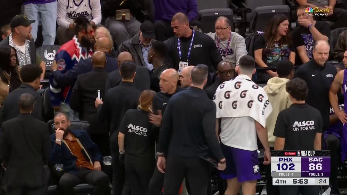 An apparent disturbance with a Kings fan put the game on hold 😳